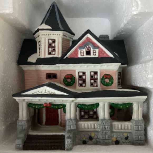 2 NIB Vintage Heartland Valley Village Deluxe Porcelain Lit Houses (See Listing) - Picture 4 of 6